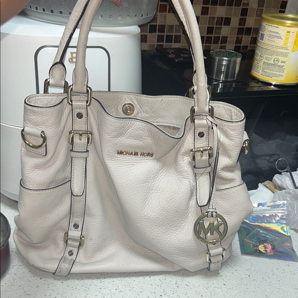 Michael Kors Handbags - Michael Kors White Leather Shoulder Bag